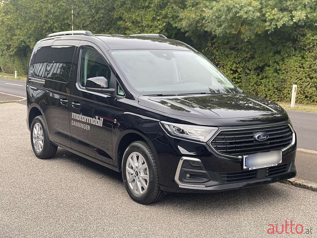 2023' Ford Tourneo photo #2