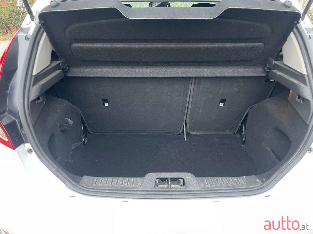 2015' Ford Fiesta photo #5