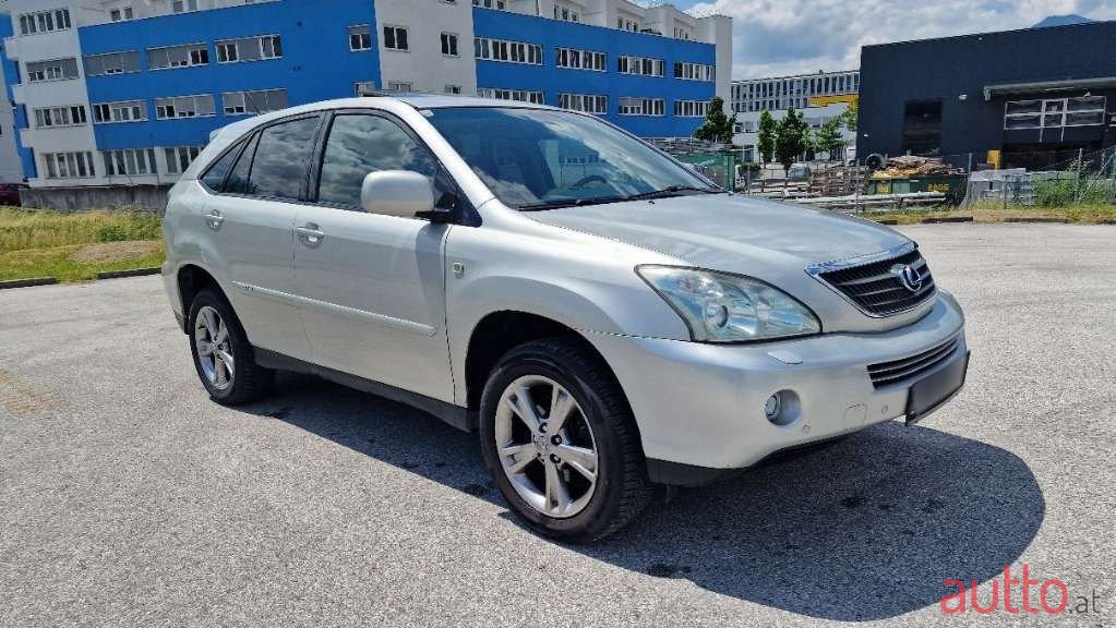 2020' Lexus RX photo #3