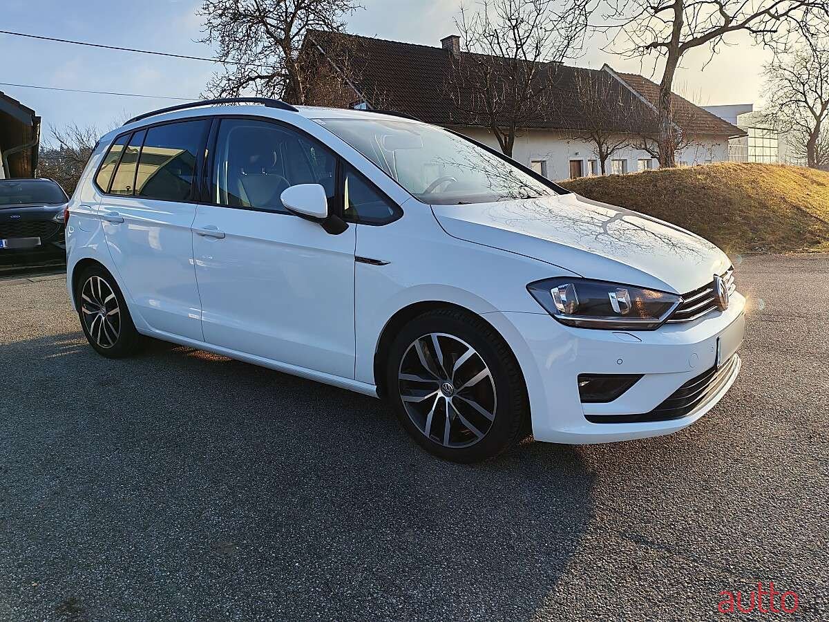 2015' Volkswagen Golf photo #1
