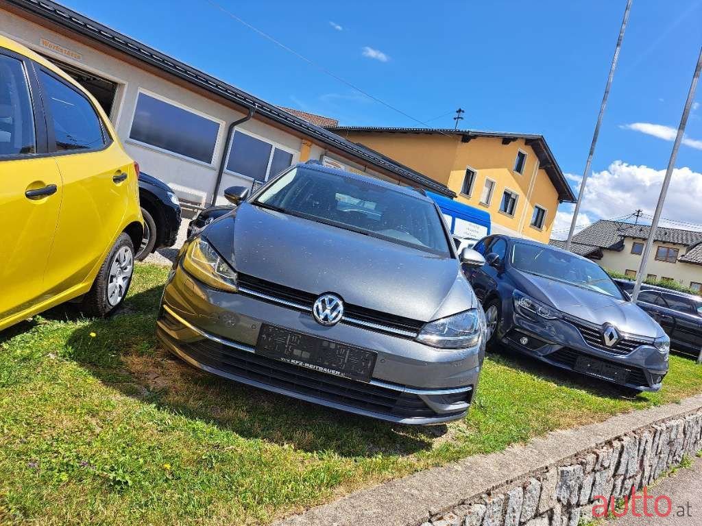 2018' Volkswagen Golf photo #2