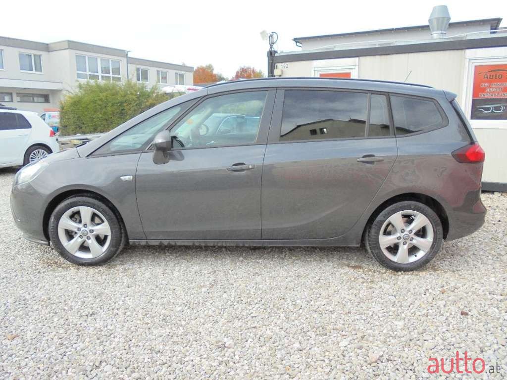 2012' Opel Zafira photo #2