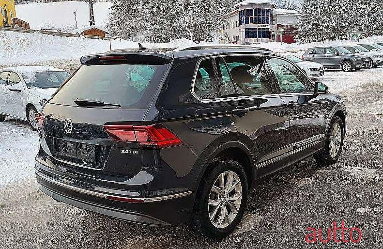 2017' Volkswagen Tiguan photo #1