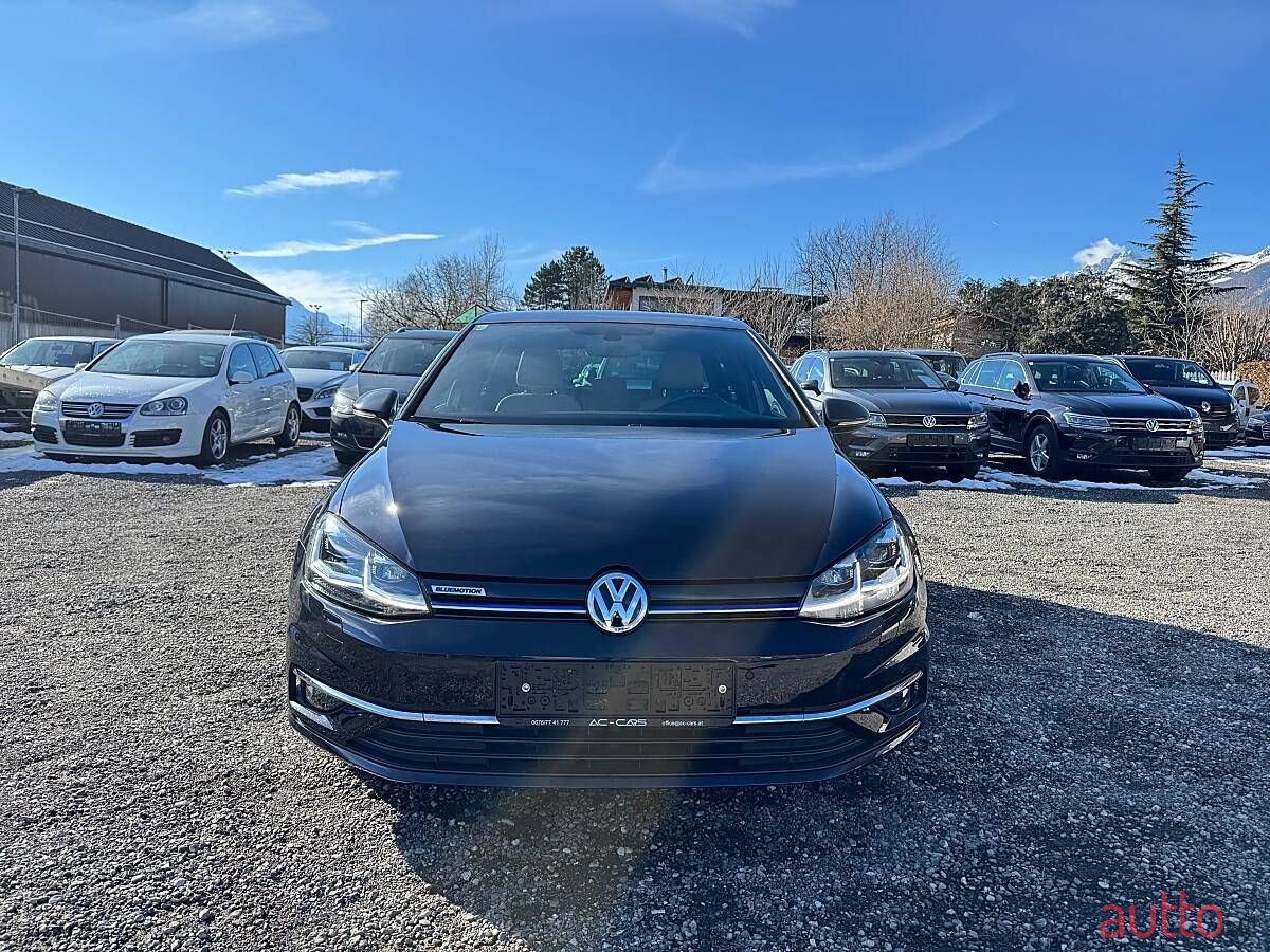 2020' Volkswagen Golf photo #2