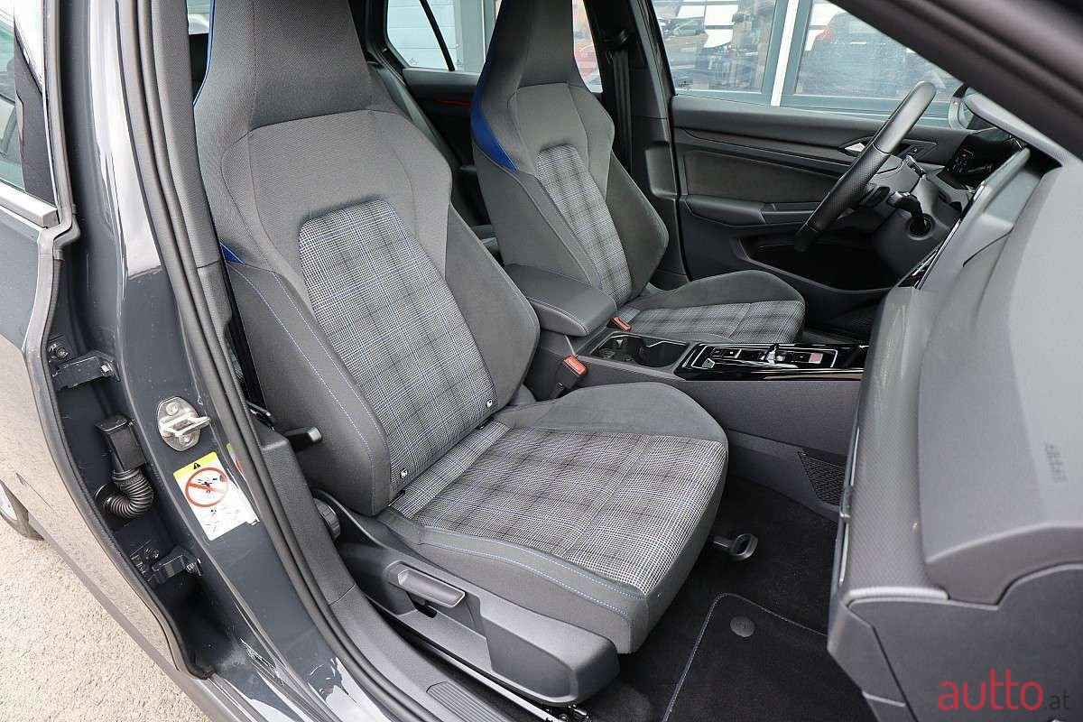 2022' Volkswagen Golf photo #6