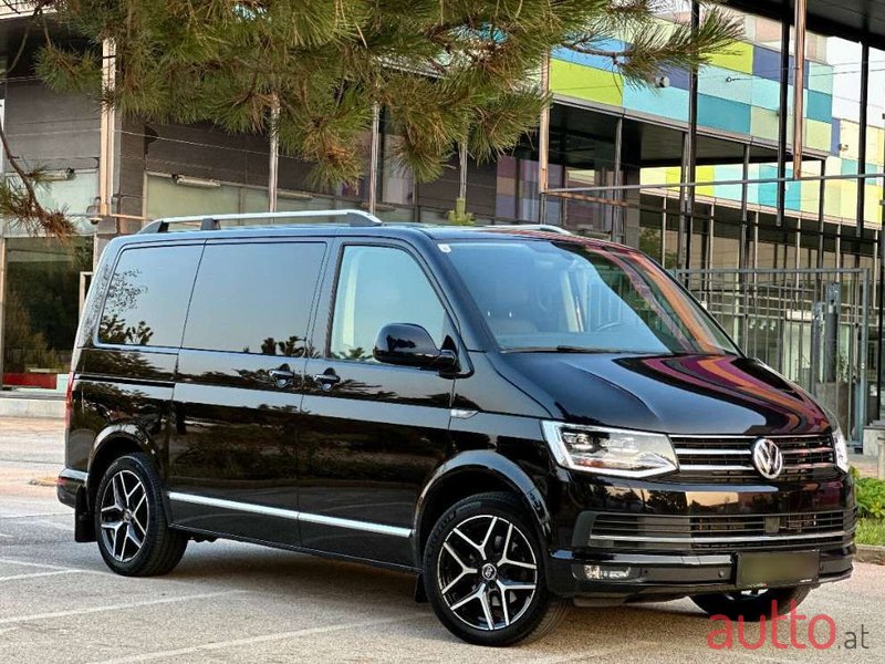 2019' Volkswagen Multivan photo #3