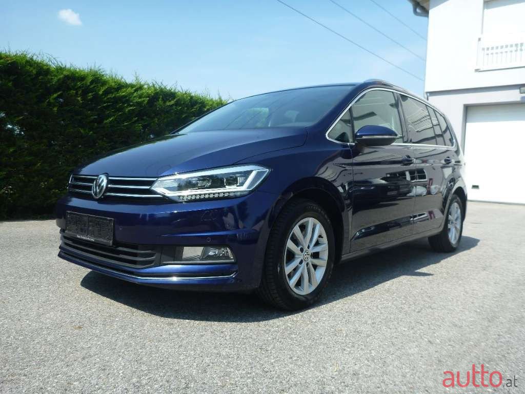 2017' Volkswagen Touran photo #2