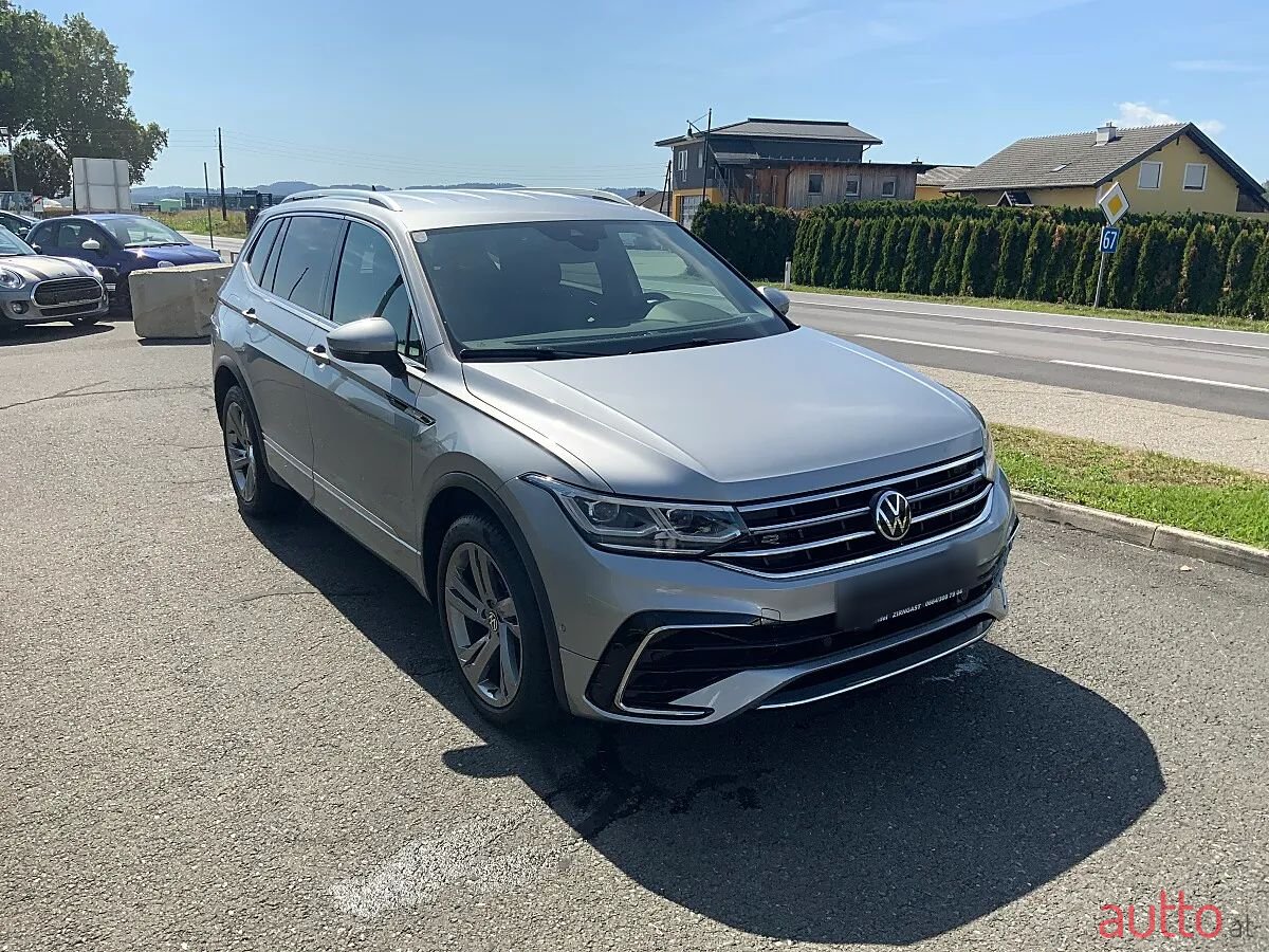 2022' Volkswagen Tiguan photo #3