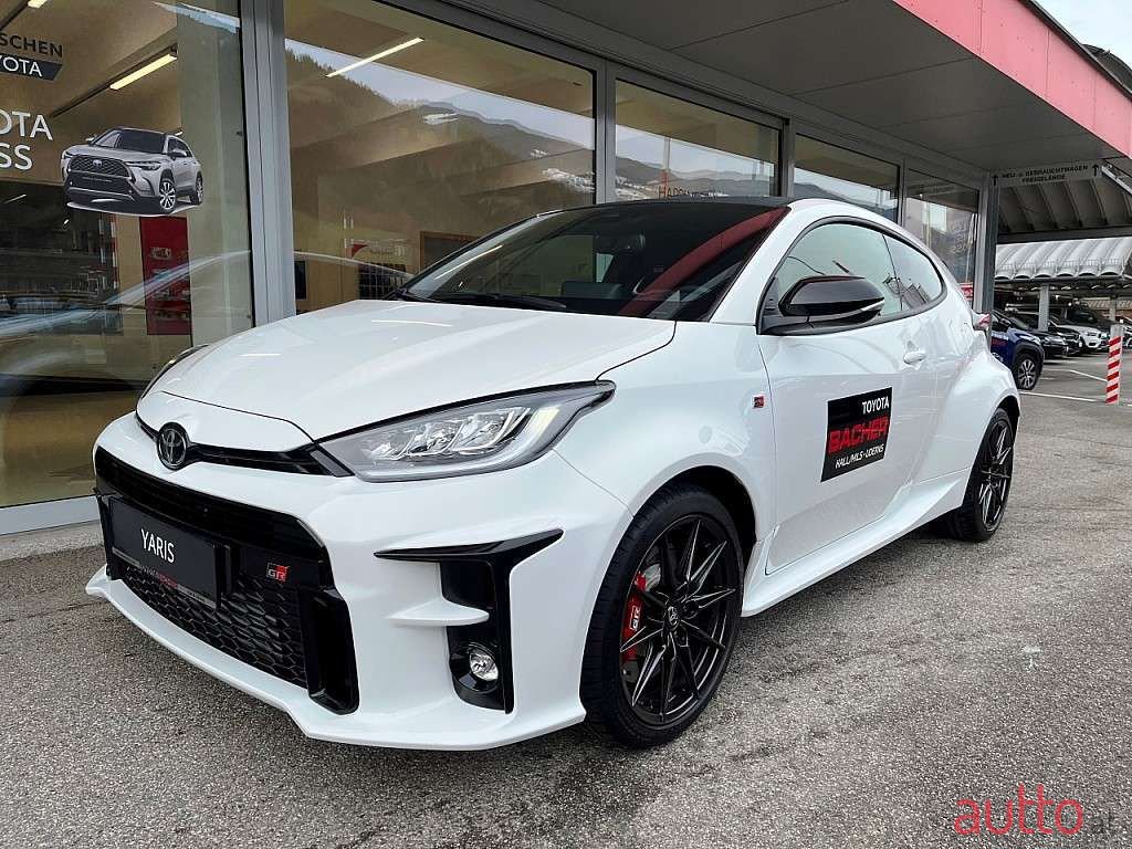 2022' Toyota Yaris photo #1