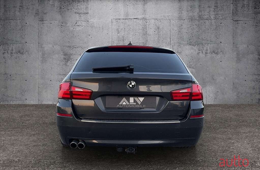 2011' BMW 5Er-Reihe photo #6