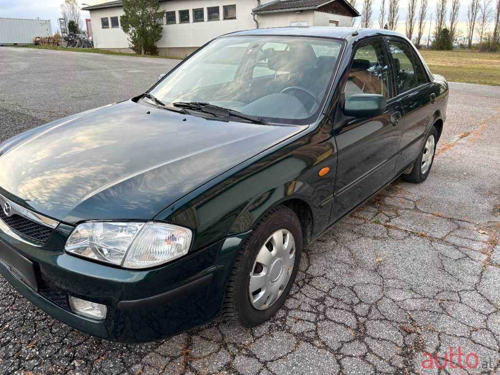 2001' Mazda 323 photo #1