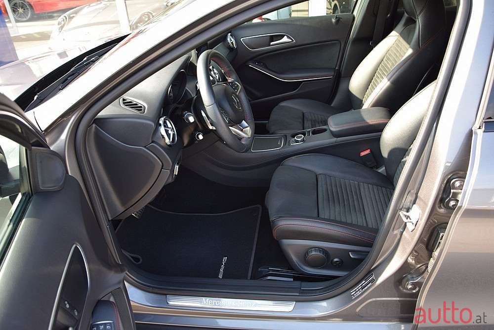 2018' Mercedes-Benz Gla-Klasse photo #4