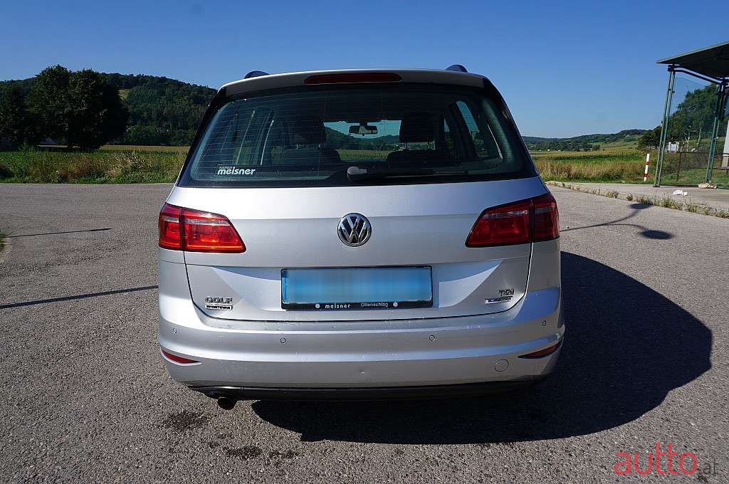 2015' Volkswagen Golf photo #6