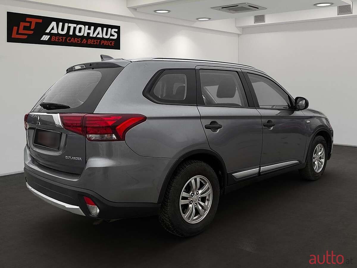 2017' Mitsubishi Outlander photo #6