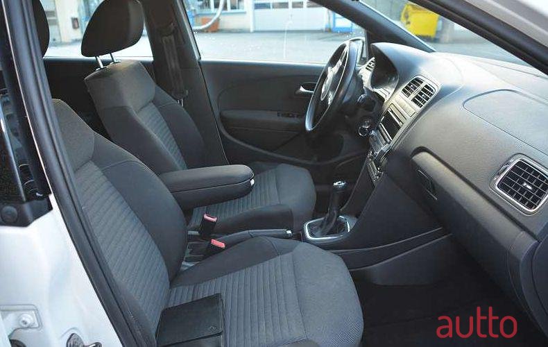 2012' Volkswagen Polo photo #1