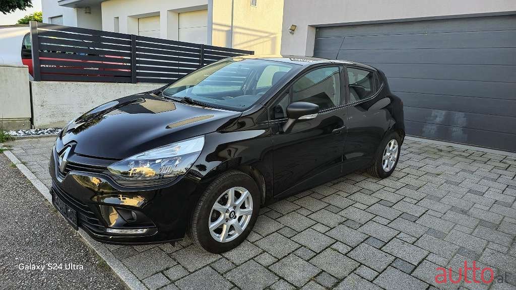 2019' Renault Clio photo #1