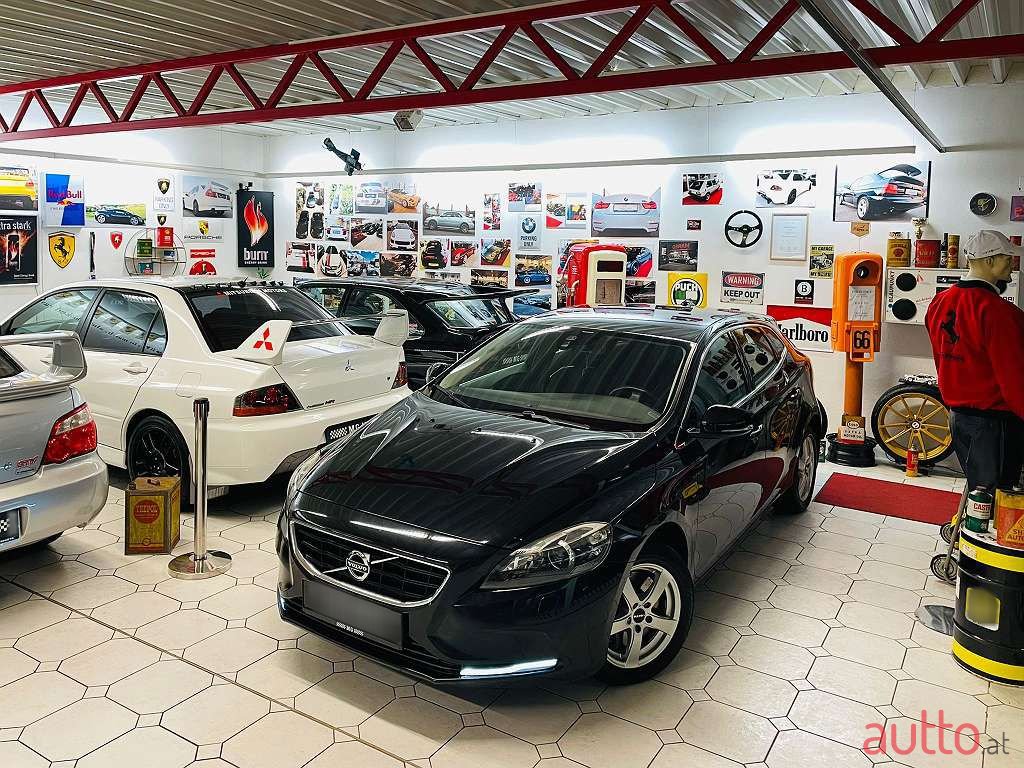 2012' Volvo V40 photo #1