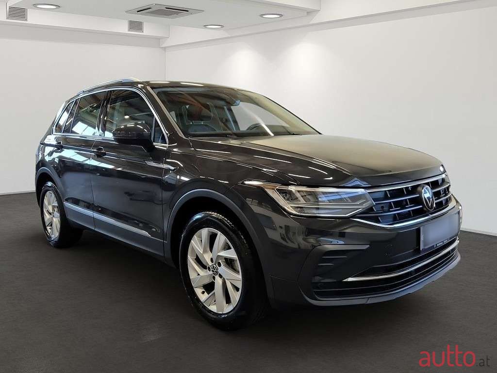 2024' Volkswagen Tiguan photo #2