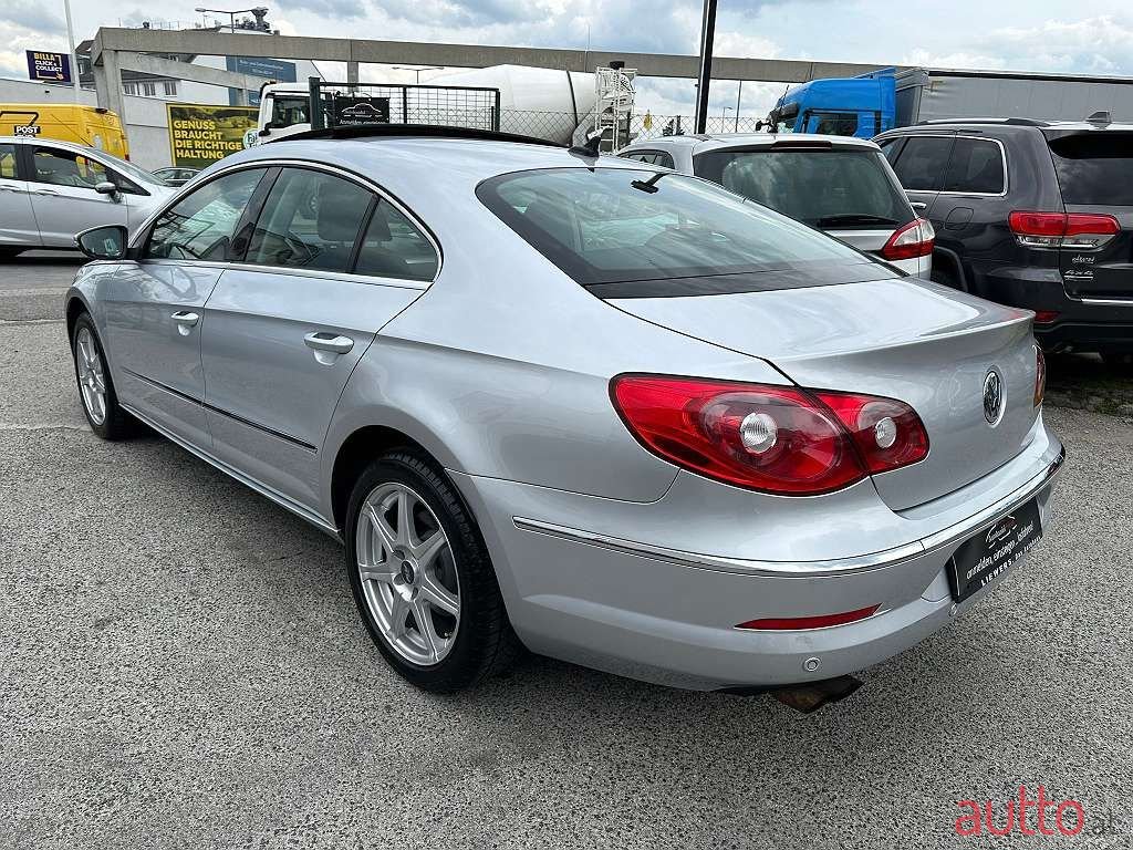 2009' Volkswagen Passat photo #3