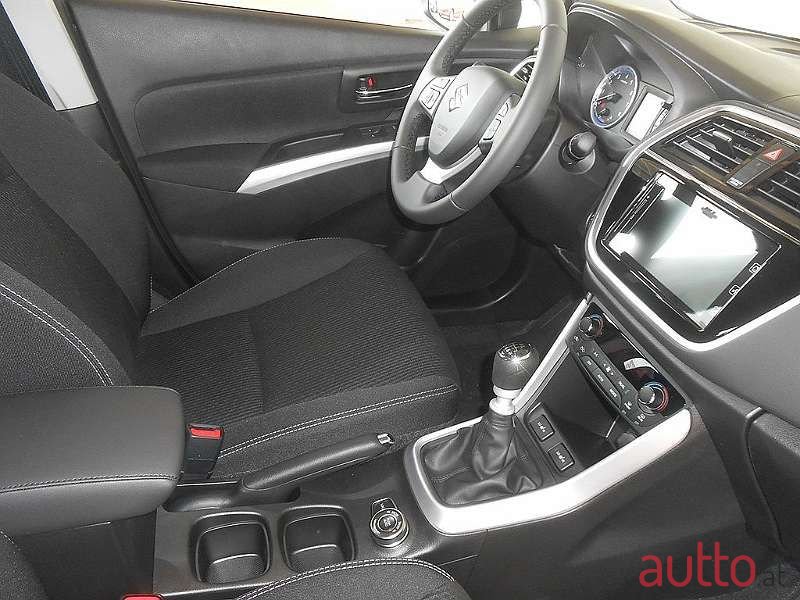 2021' Suzuki SX4 photo #5