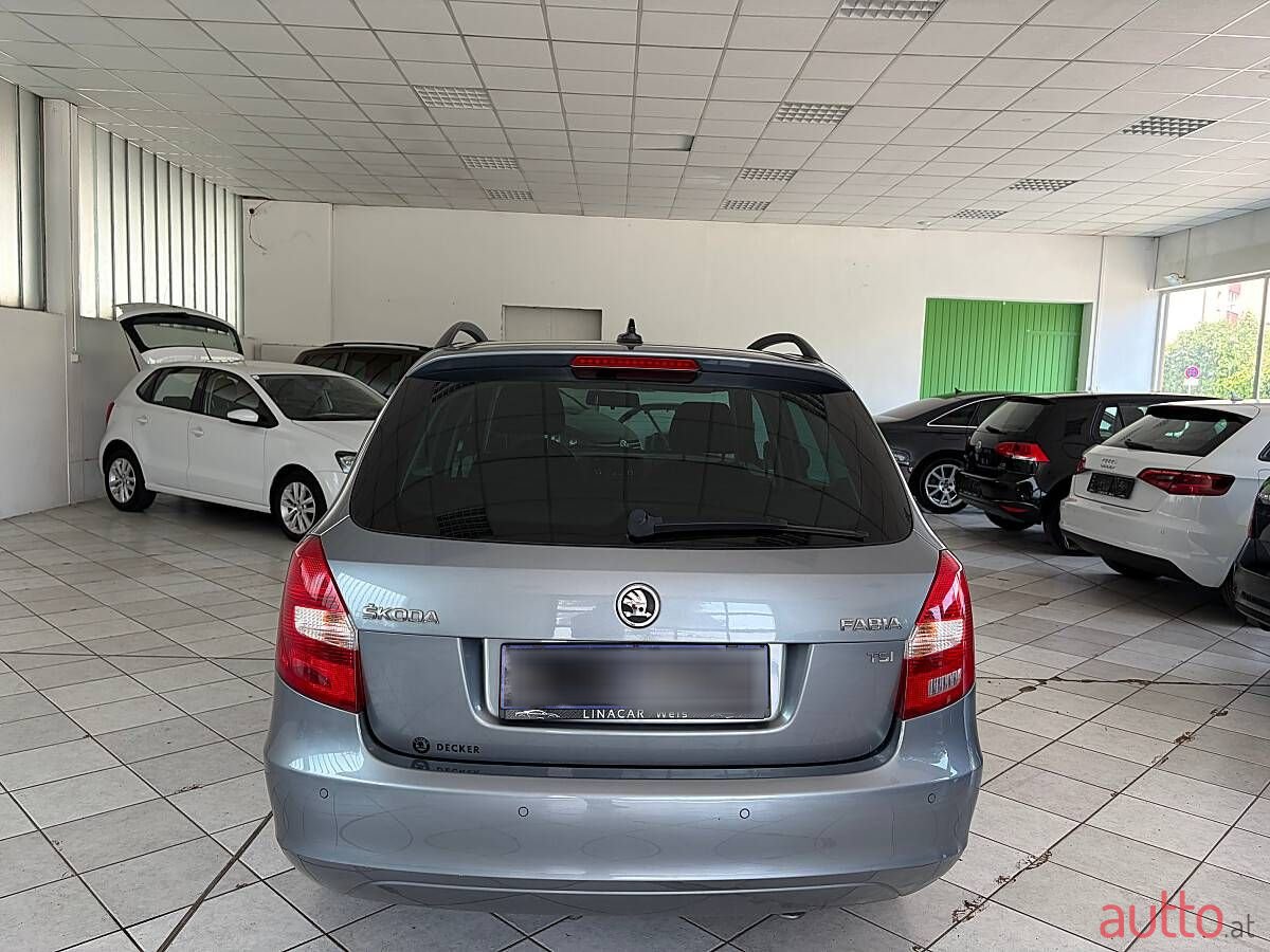 2013' Skoda Fabia photo #4