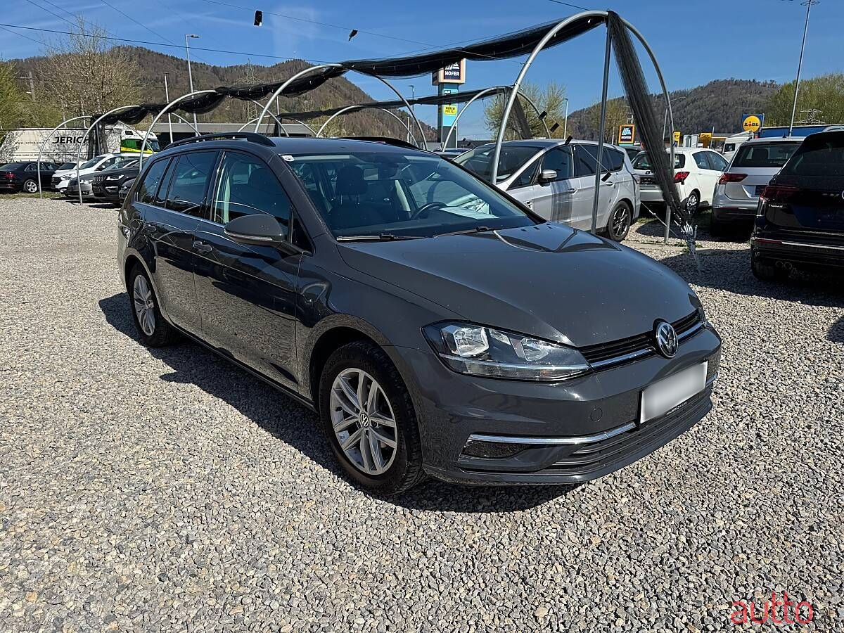 2017' Volkswagen Golf photo #2