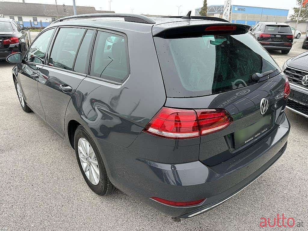 2017' Volkswagen Golf photo #3