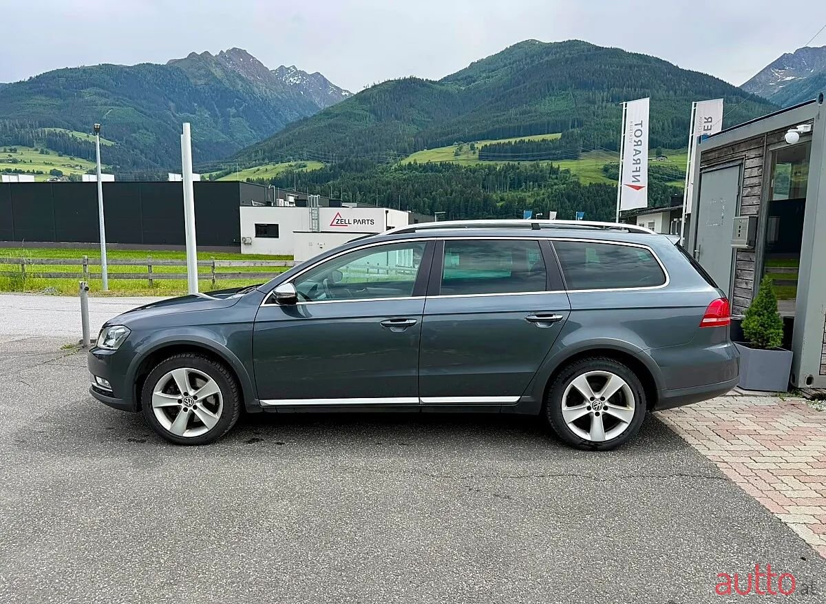 2013' Volkswagen Passat photo #6