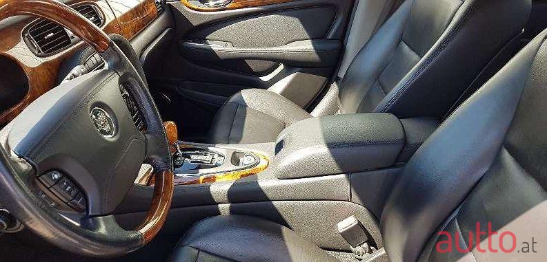 2003' Jaguar XJ photo #2