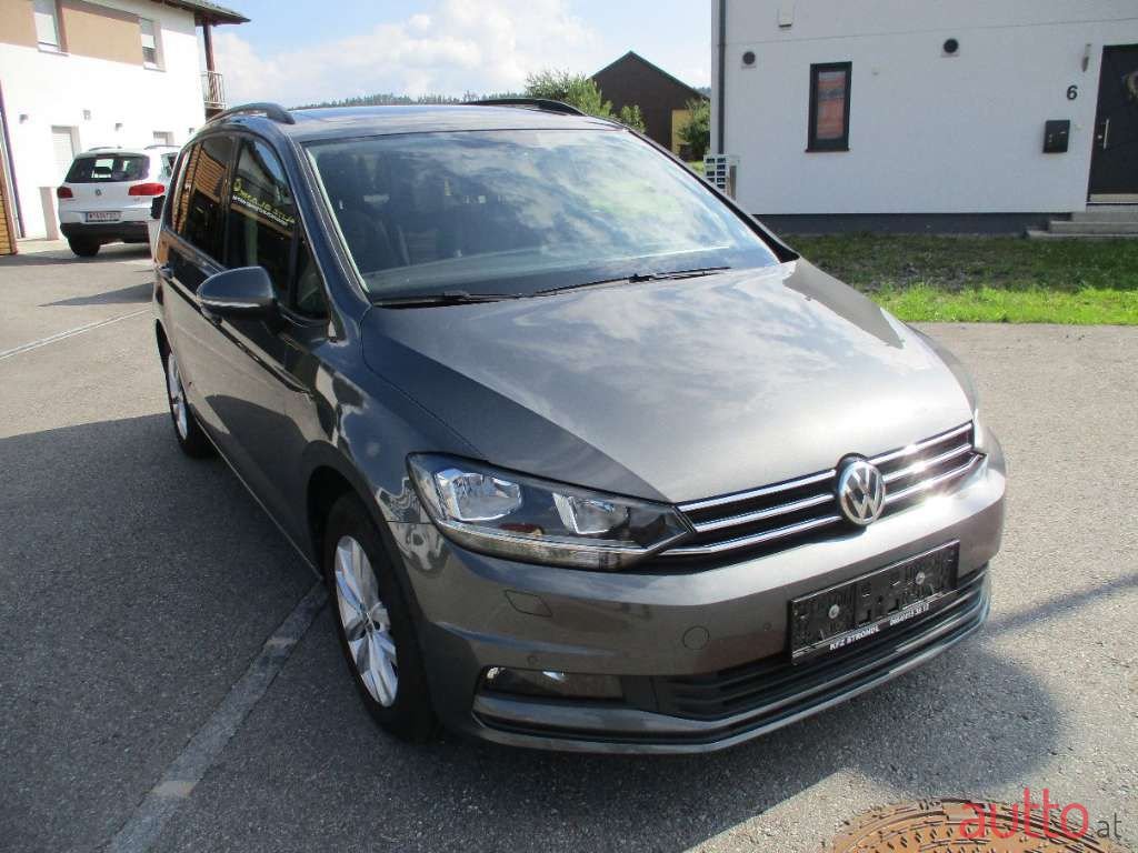 2018' Volkswagen Touran photo #6