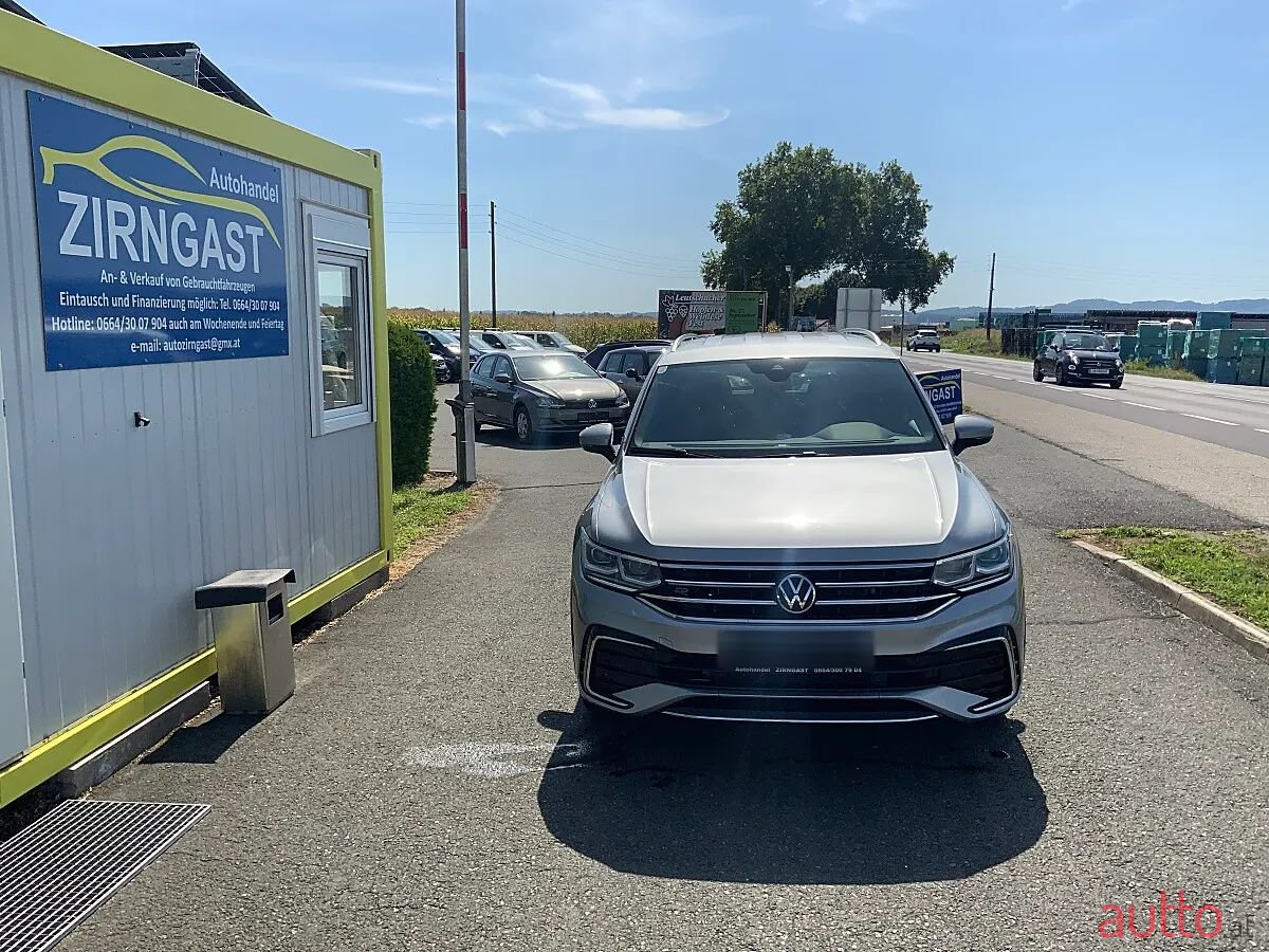 2022' Volkswagen Tiguan photo #2