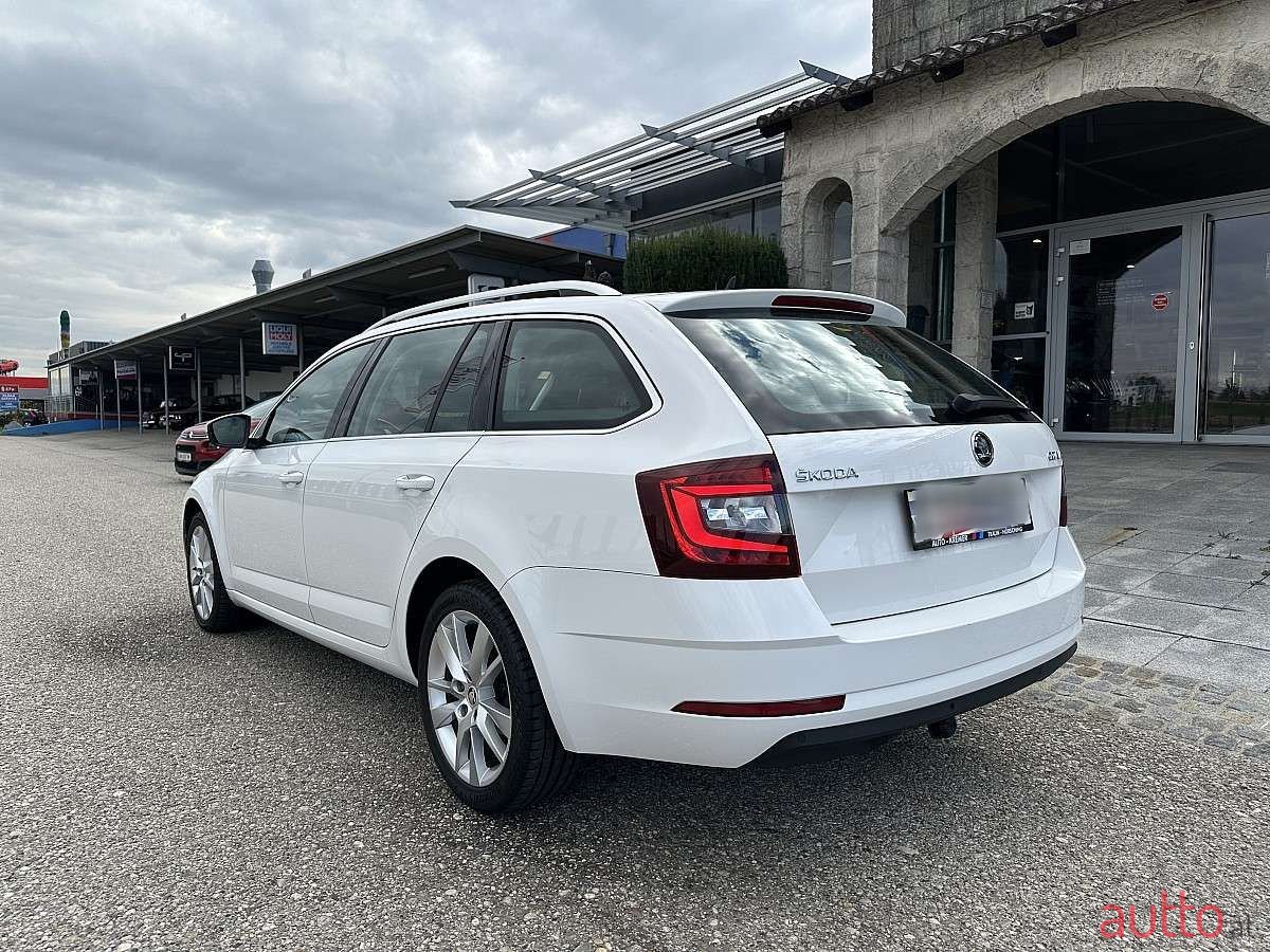 2020' Skoda Octavia photo #5