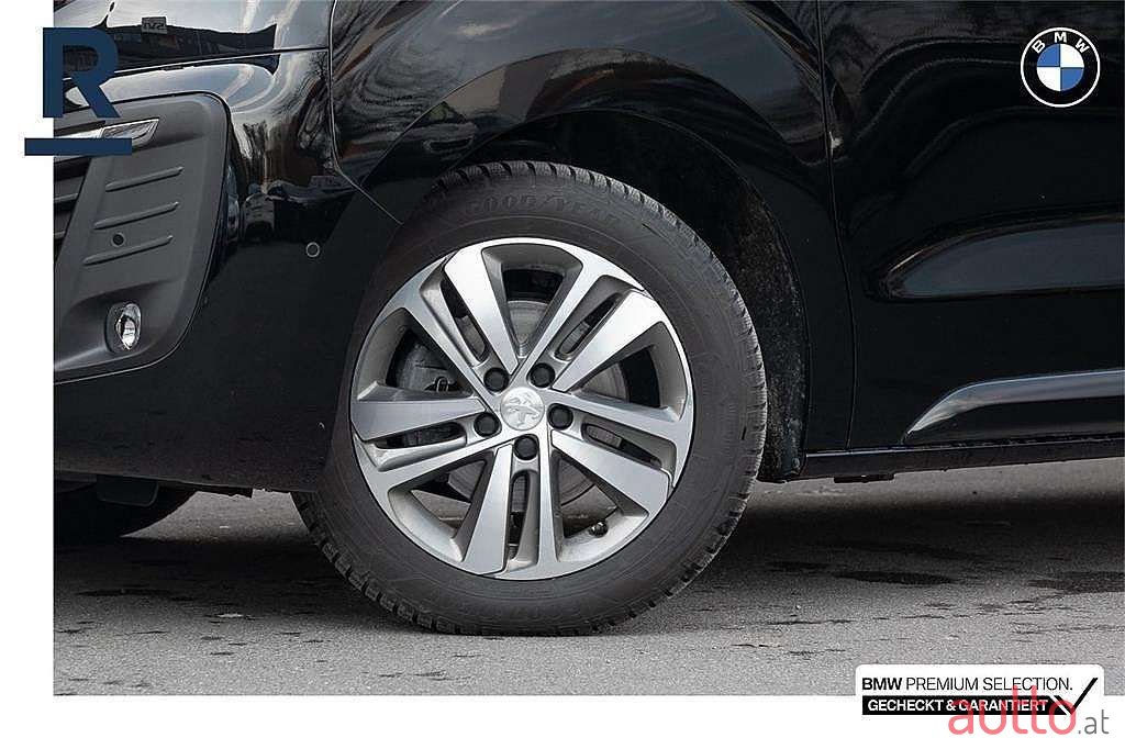 2022' Peugeot Traveller photo #2