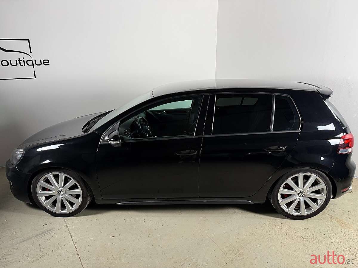 2009' Volkswagen Golf photo #5