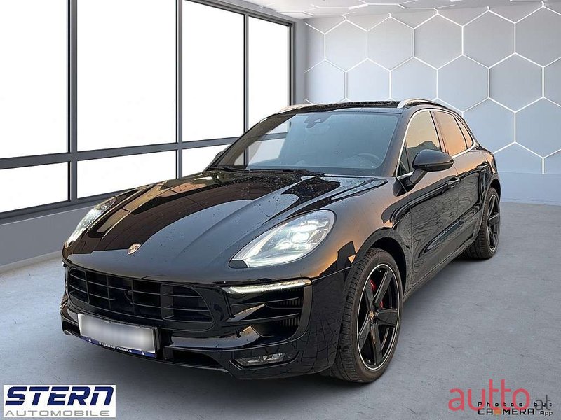 2018' Porsche Macan photo #1