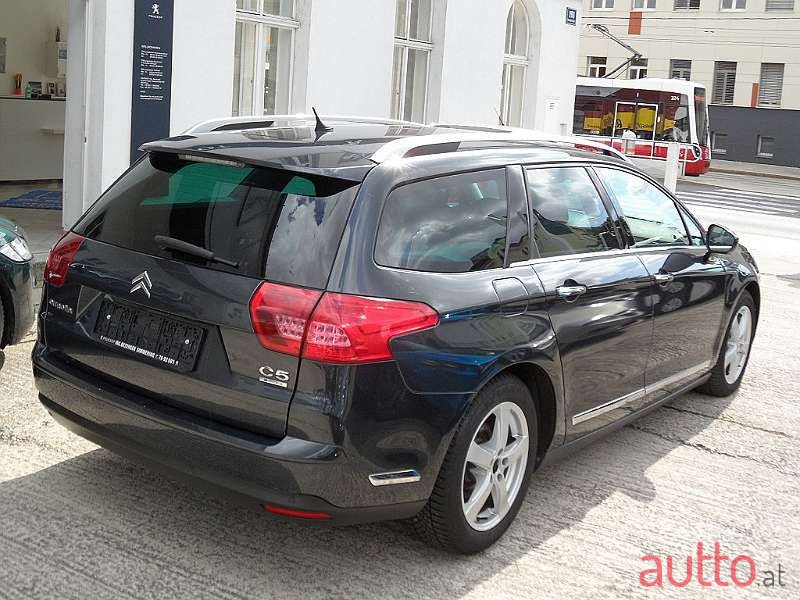 2010' Citroen C5 photo #3