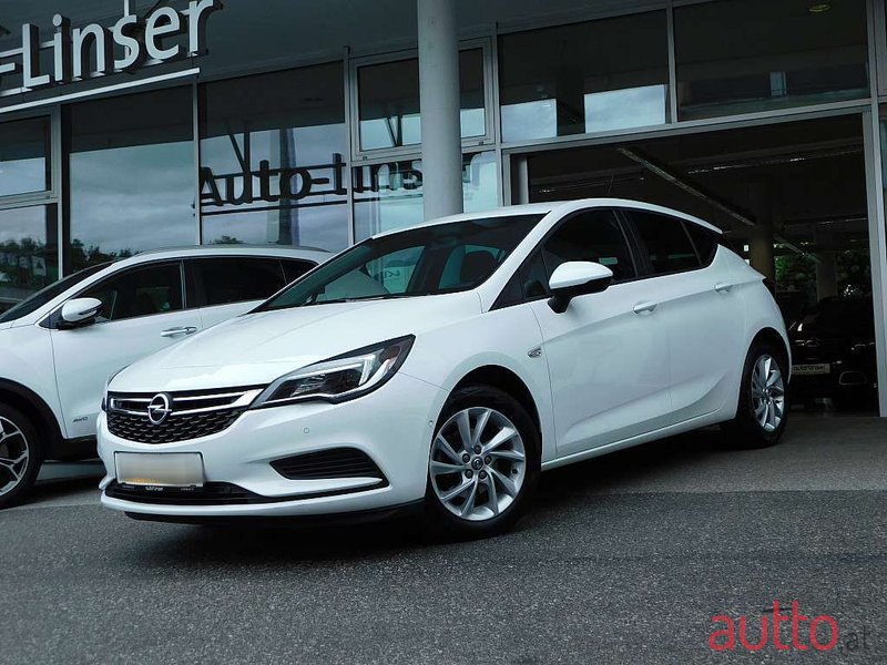 2019' Opel Astra photo #2
