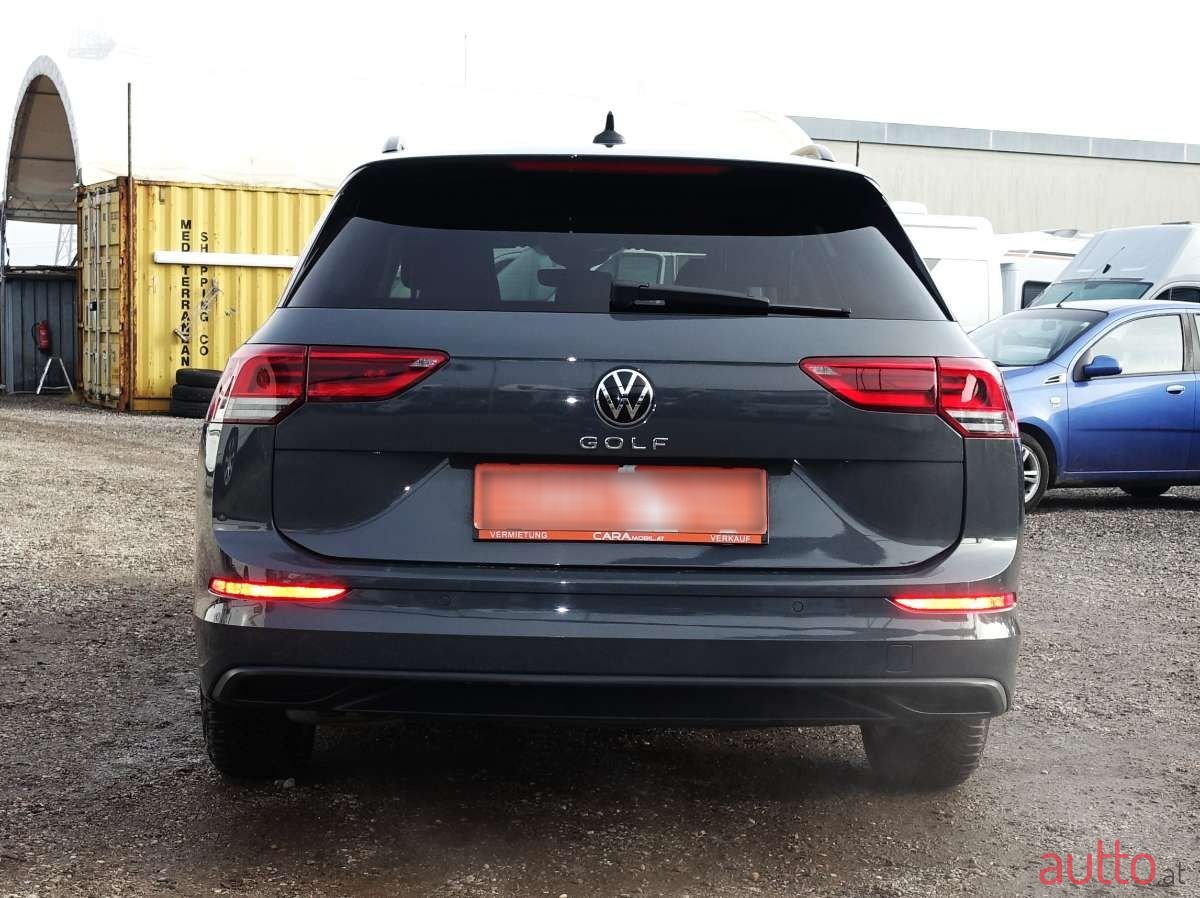 2023' Volkswagen Golf photo #3