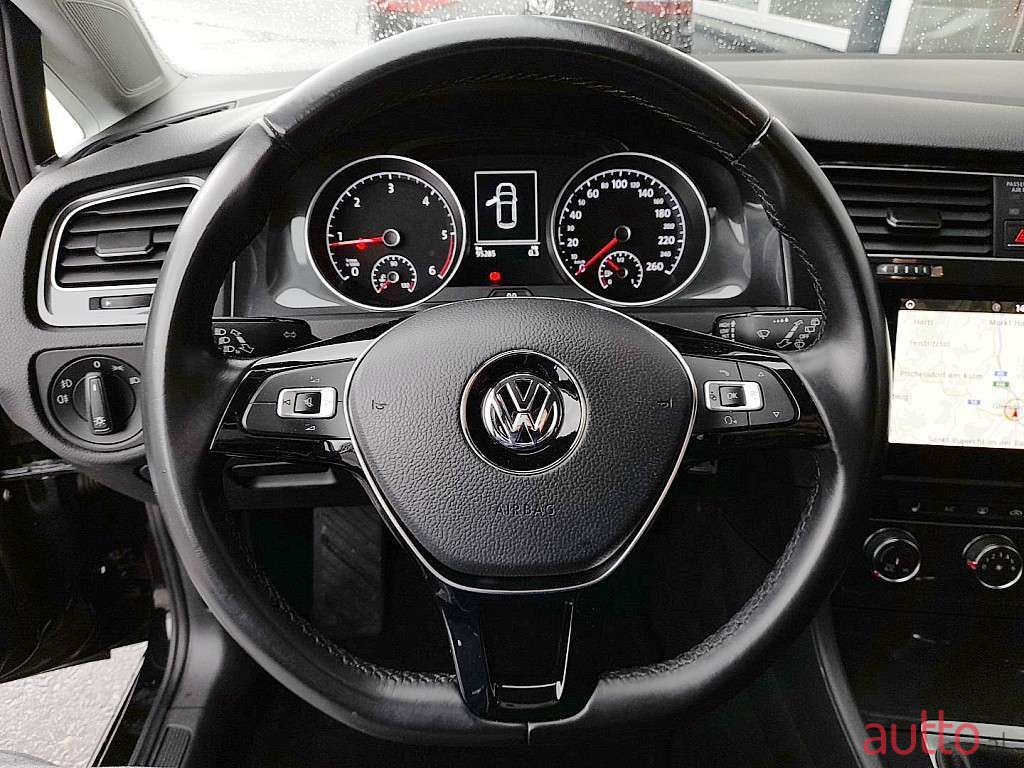 2018' Volkswagen Golf photo #3