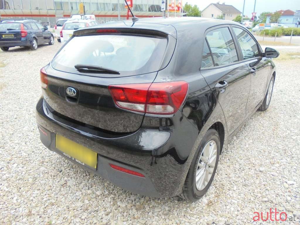 2017' Kia Rio photo #5