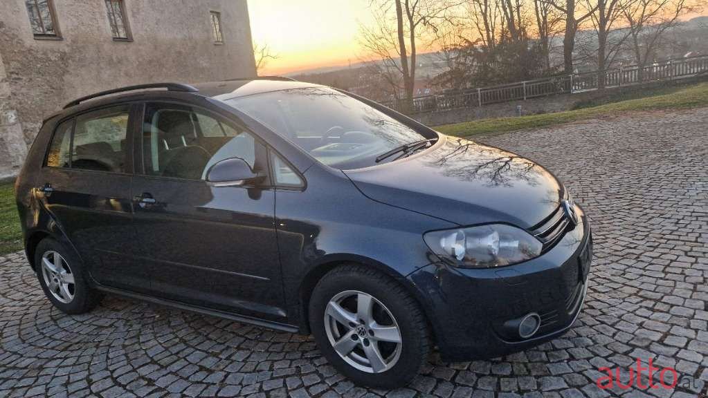 2012' Volkswagen Golf photo #4