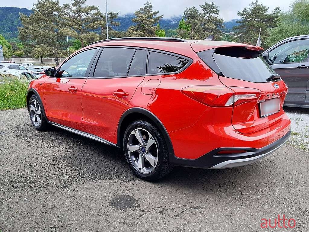 2020' Ford Focus photo #3