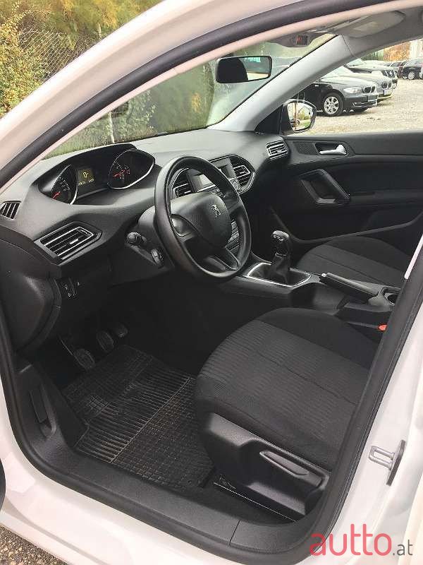 2013' Peugeot 308 photo #2