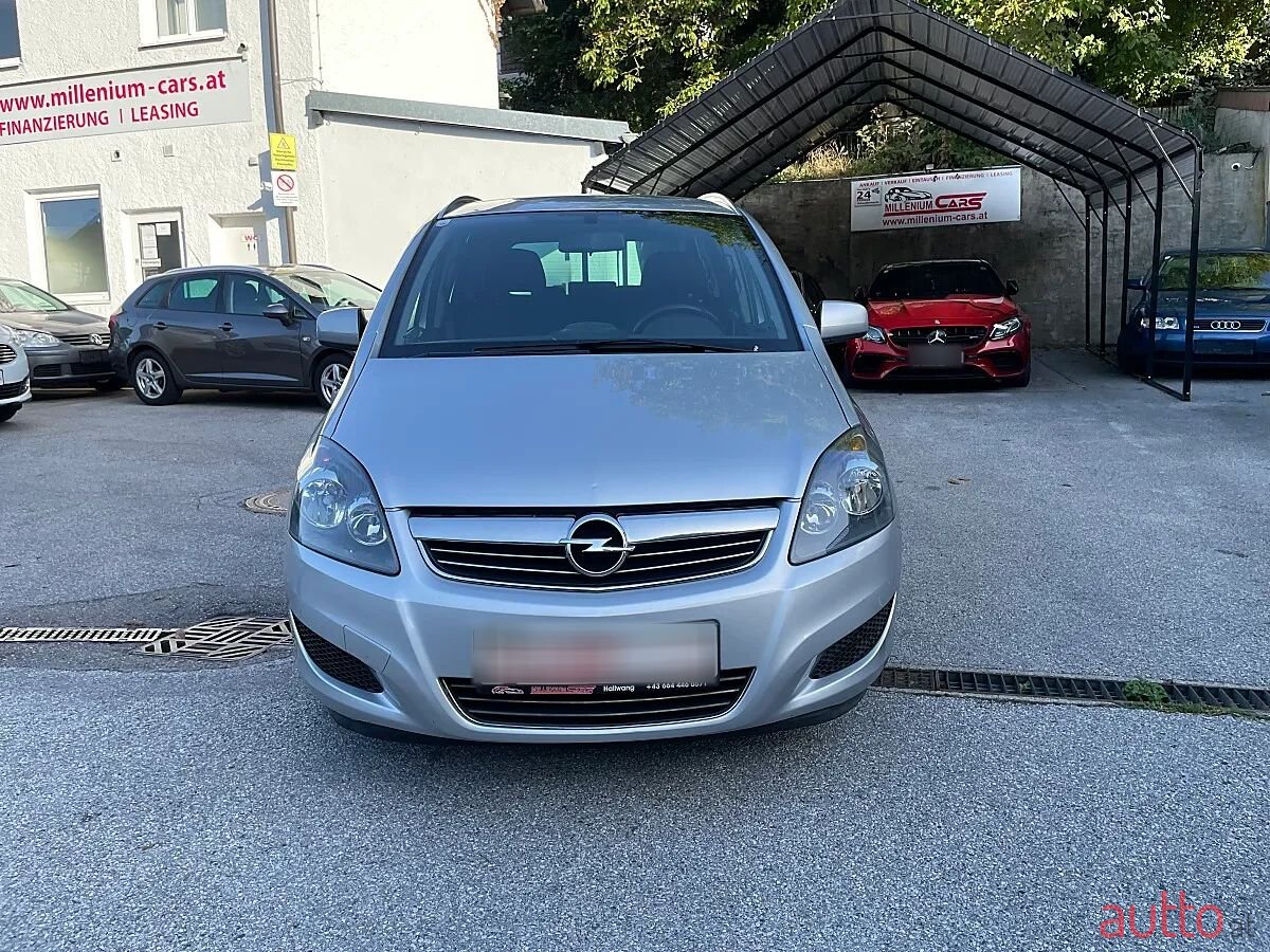 2011' Opel Zafira photo #3
