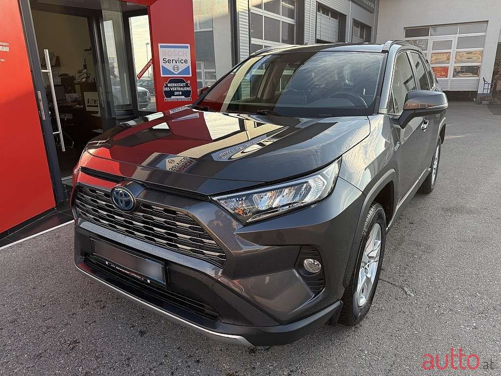 2020' Toyota RAV4 photo #3