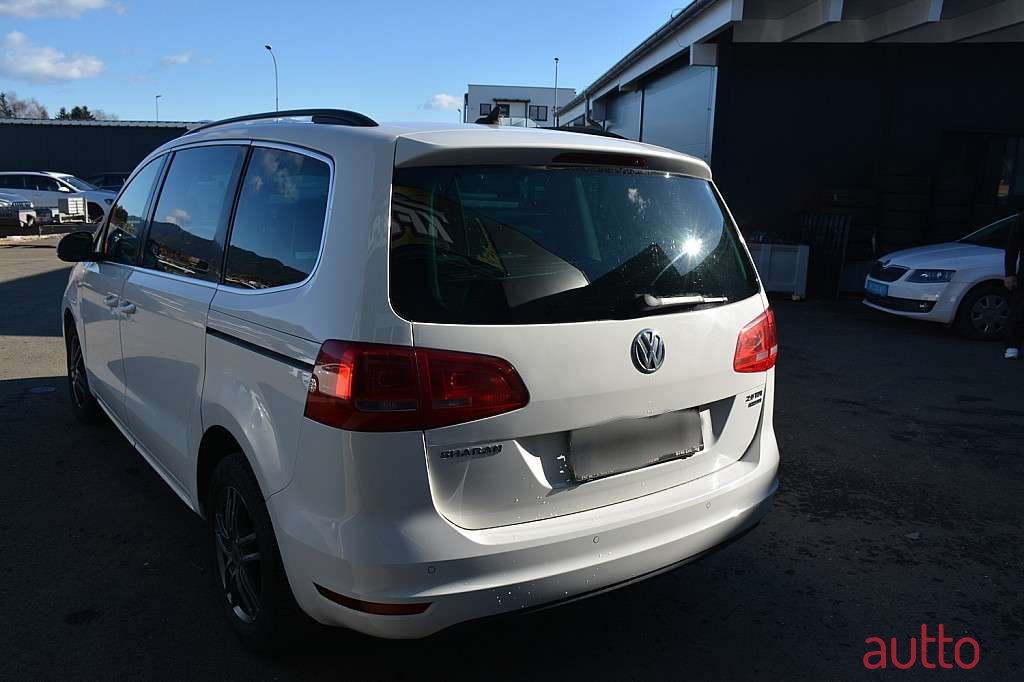 2010' Volkswagen Sharan photo #4