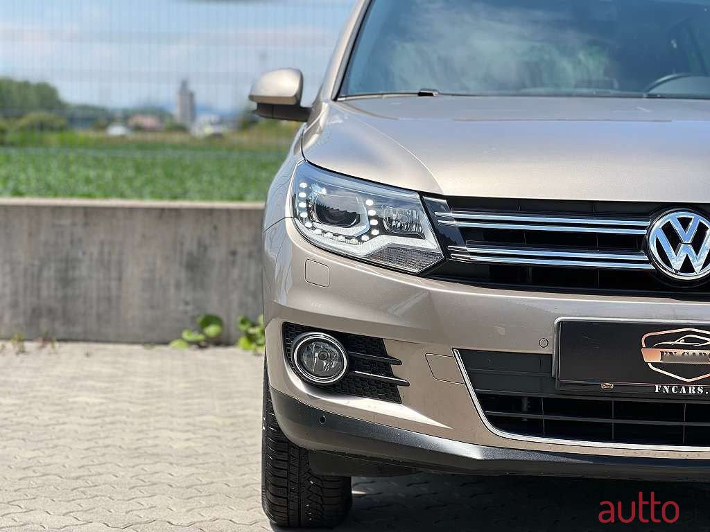 2012' Volkswagen Tiguan photo #4
