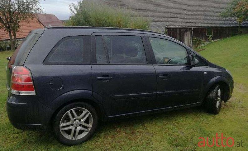 2007' Opel Zafira photo #3