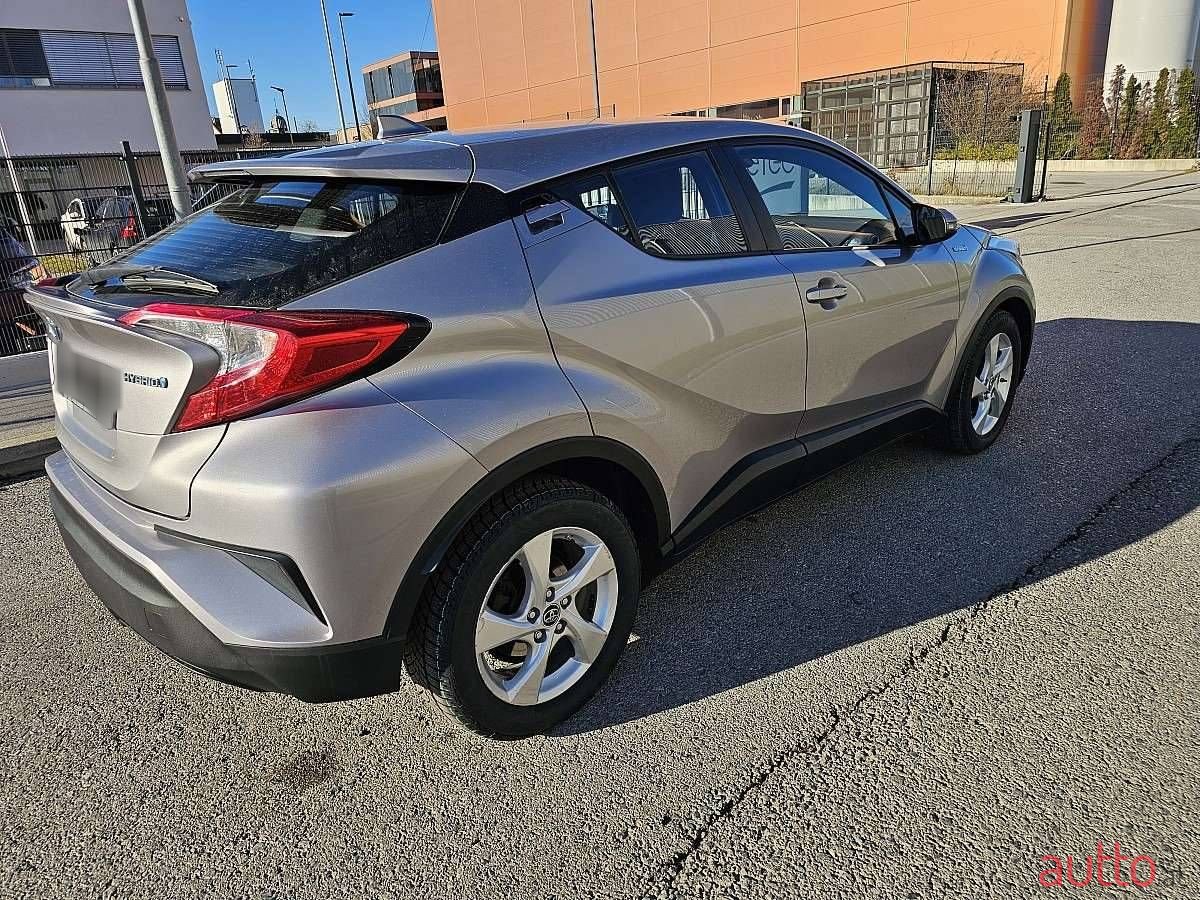 2017' Toyota C-HR photo #6