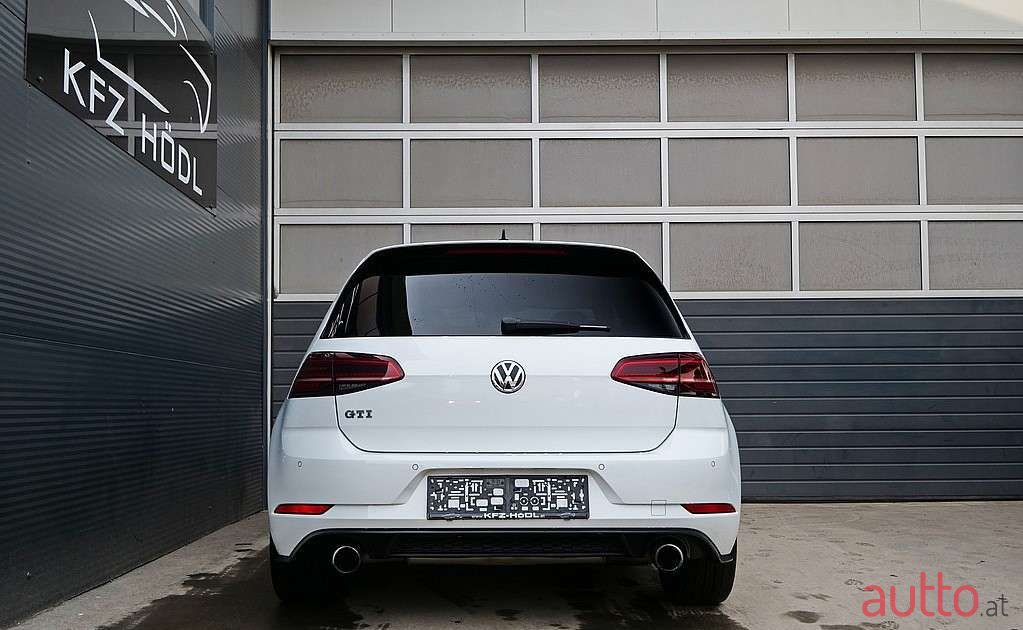 2017' Volkswagen Golf photo #3